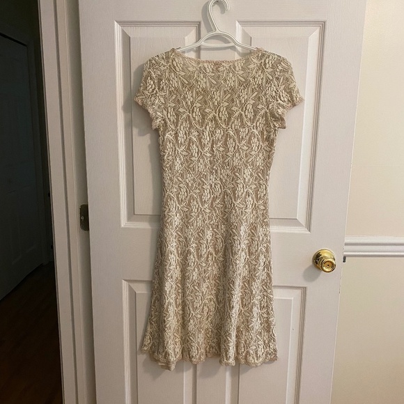 Sundance Flower-Patterned White Dress with Lacy Trim on Hem and Collar Size XS - Picture 2 of 5